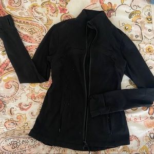BLACK LULULEMON ZIP UP JACKET
